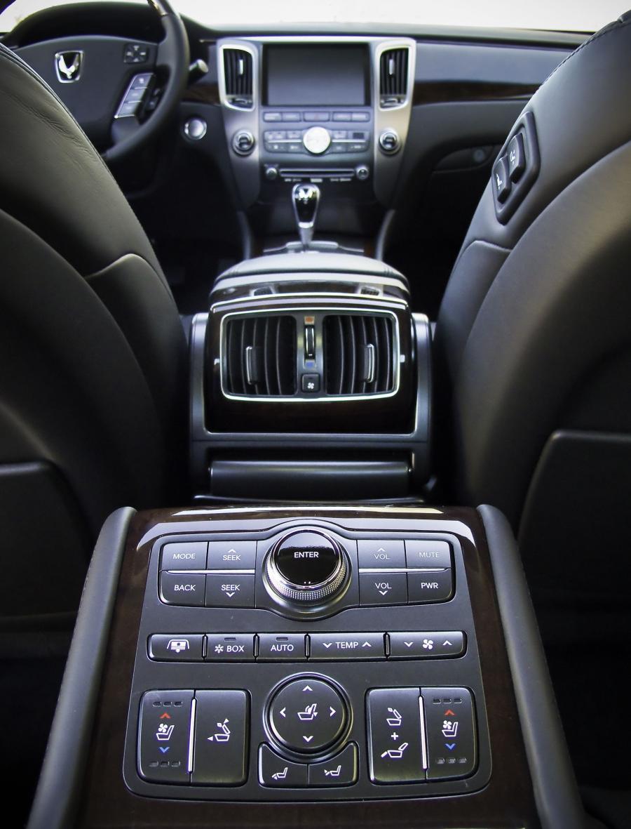  Hyundai Equus 2009 года  (фото 45 из 128)